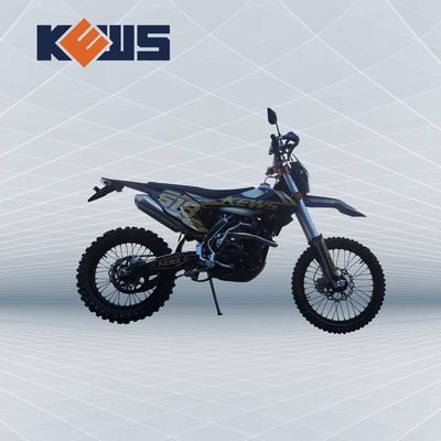 Motociclo nero nell'euro dell'autoadesivo 300CC dell'oro 4 motocicli NC300S sulle bici della sporcizia della strada