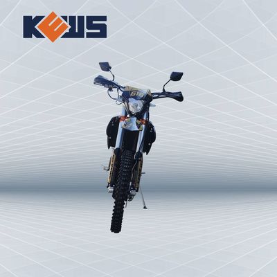 Motociclo nero nell'euro dell'autoadesivo 300CC dell'oro 4 motocicli NC300S sulle bici della sporcizia della strada