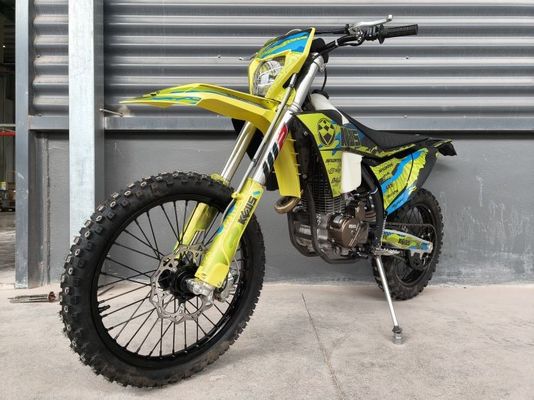 Performance off-road con KEWS 176fmn YB300H Enduro K23 a quattro tempi