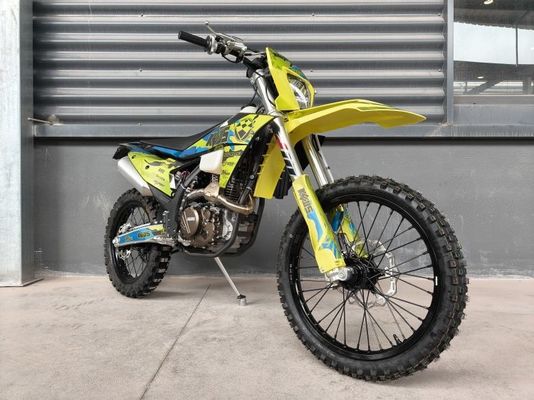 Performance off-road con KEWS 176fmn YB300H Enduro K23 a quattro tempi