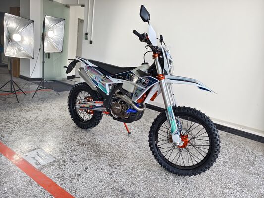 KEWS k23 R-edition Moto Enduro a 4 tempi con 21,0 kW di potenza 25,0 N*m di coppia massima e 140 km/h di velocità massima