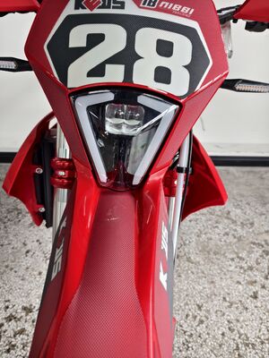 KEWS k28 R-edition Motocicletta Enduro 4 Tempi con motore a 4 tempi raffreddato a liquido, altezza da terra di 300 mm e doppi dischi di grande diametro